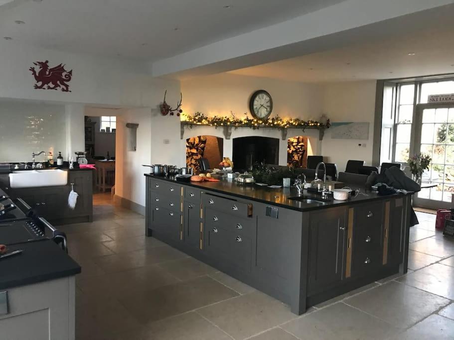 Georgian Country House -Panoramic Views -Sleeps 12 Ruthin Zewnętrze zdjęcie
